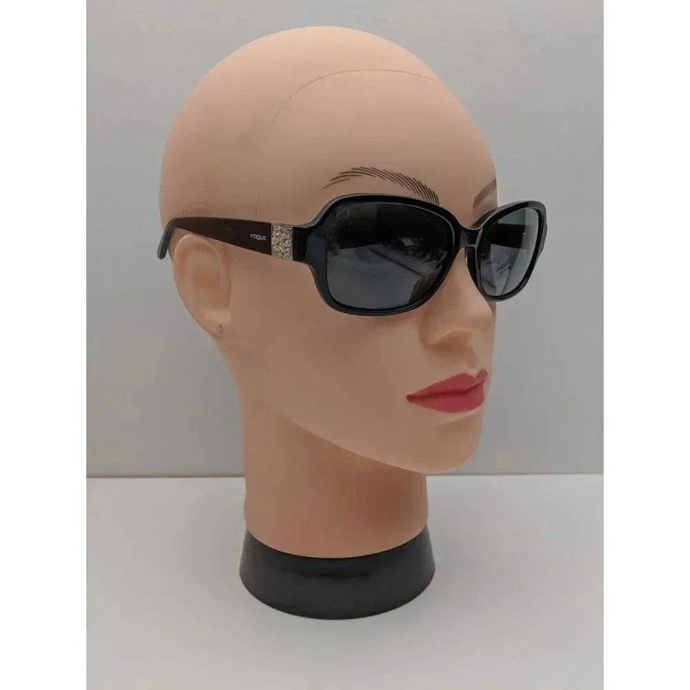 Vogue frame almost